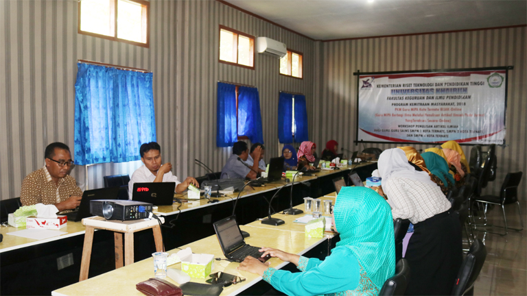 Dekan Buka Workshop Penulisan Artikel Ilmiah Bagi Guru MIPA SMP Kota Ternate