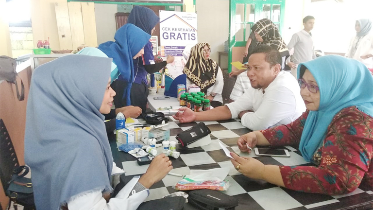 Kimia Farma Ternate Gelar Pemeriksaan Kesehatan Gratis di FKIP