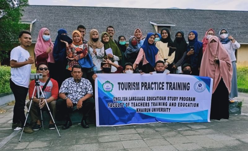 Praktek Guiding oleh Program Studi Pendidikan Bahasa Inggris