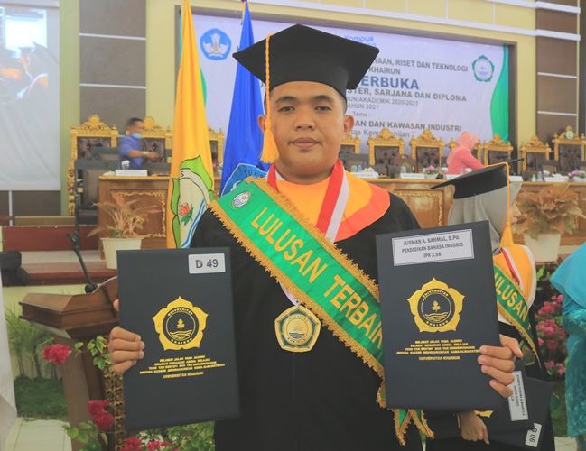 Jusman Wisudawan Termuda Raih Predikat Cumlaude pada Wisuda Periode Desember 2021