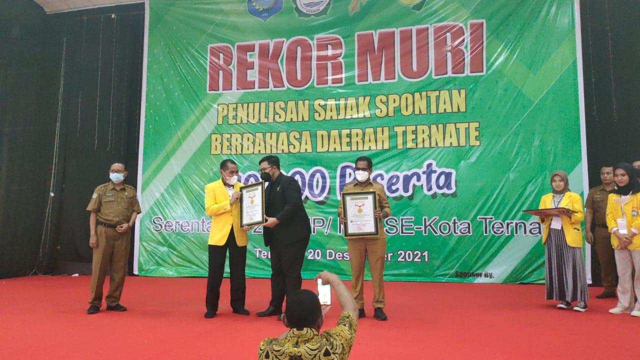 Unkhair dan Pemkot Ternate Raih Rekor Muri Penulisan Sajak Spontan Berbahasa Ternate Tahun 2021