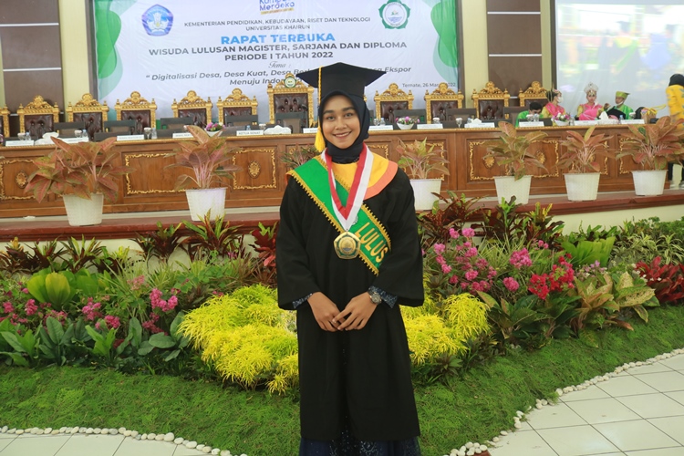 Yuyun Sugianti Raih Predikat  Terbaik 3 Pada Wisuda Periode I Tahun 2022