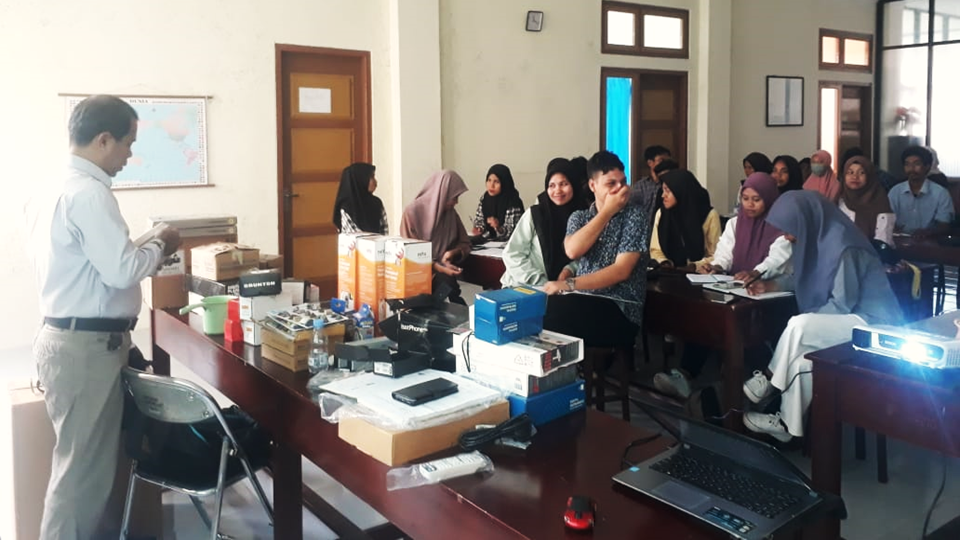Lab. Geografi Gelar Pelatihan Pengenalan dan Penggunaan Alat-alat Geografi